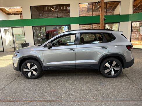 Used 2025 Volkswagen Taos S AWD/4WD image 3