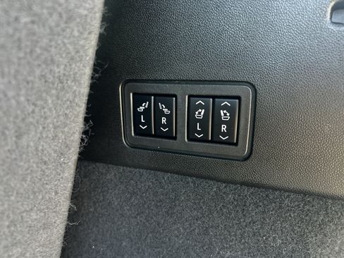 Used 2022 Cadillac XT6 Premium Luxury FWD image 12