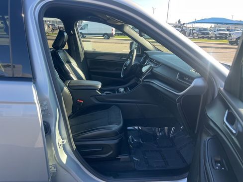 Used 2024 Jeep Grand Cherokee L Altitude image 27