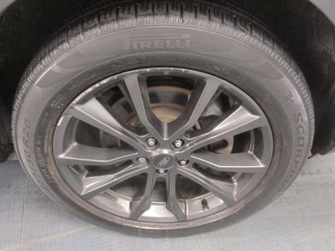 Used 2018 Ford Explorer XLT w/ Equipment Group 202A AWD/4WD image 13