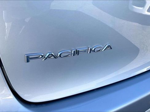 New 2026 Chrysler Pacifica Pinnacle image 13