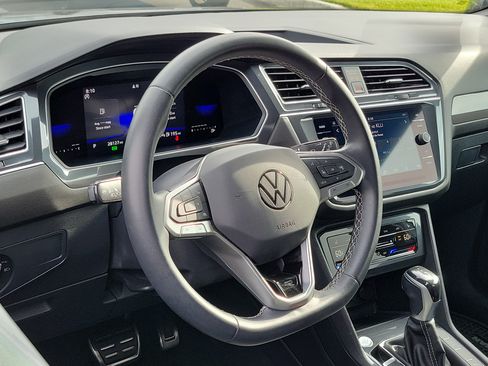 Used 2023 Volkswagen Tiguan SE R-Line FWD image 11