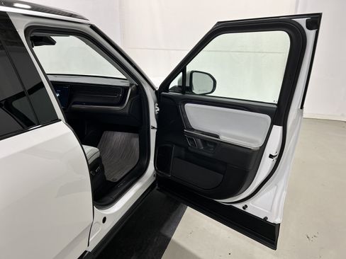 Used 2024 Rivian R1S Adventure AWD/4WD image 18