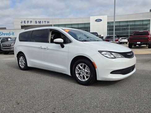Used 2023 Chrysler Voyager LX FWD image 1