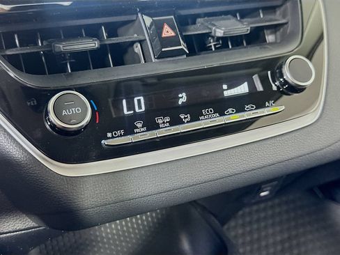 Used 2025 Toyota Corolla LE w/ Convenience Package FWD image 25