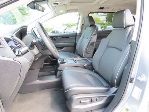 New 2026 Honda Odyssey Touring image 13
