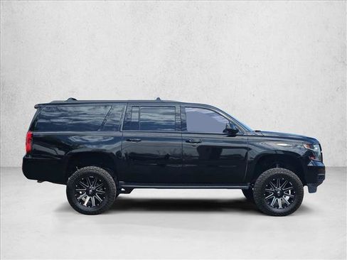 Used 2020 Chevrolet Suburban LT w/ Luxury Package AWD/4WD image 9