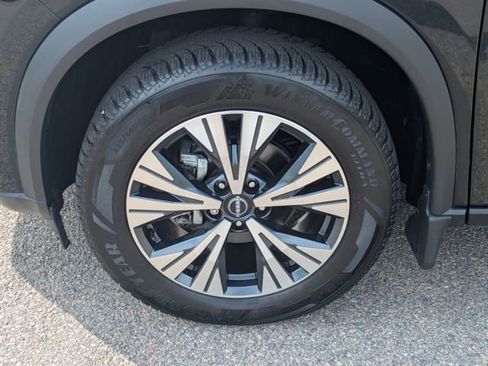 Used 2023 Nissan Rogue SV w/ SV Premium B Package image 14