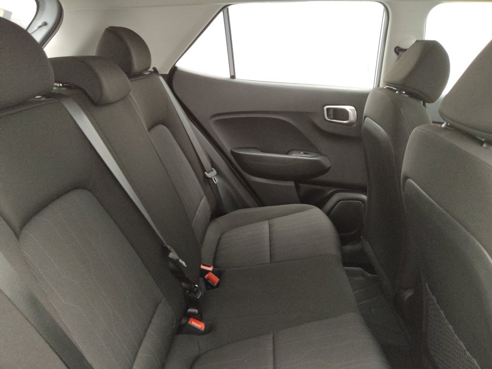 Used 2025 Hyundai Venue SE FWD image 19