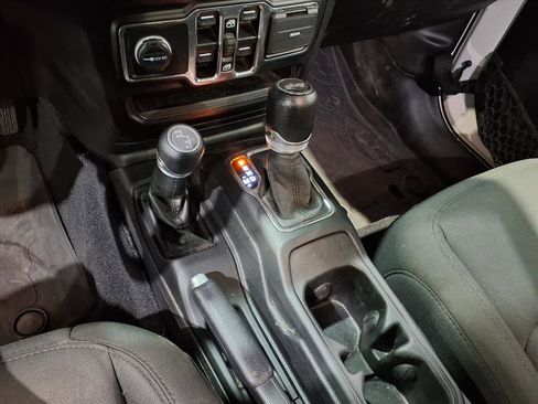 Certified 2021 Jeep Wrangler Willys image 9