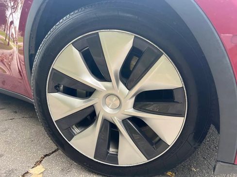 Used 2021 Tesla Model Y Long Range image 35