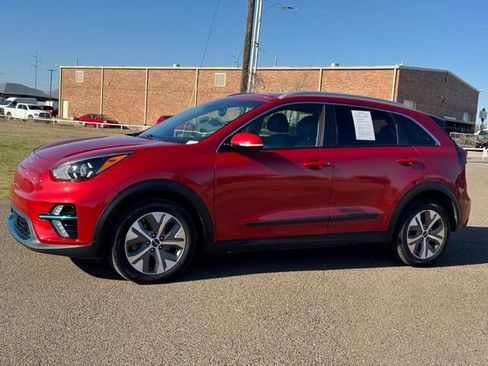 Used 2022 Kia Niro EX w/ Cold Weather Package FWD image 3