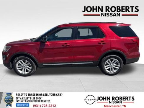 Used 2017 Ford Explorer XLT image 4