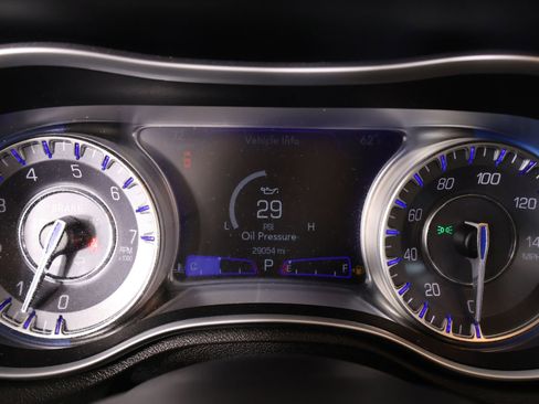 Used 2023 Chrysler 300 Touring w/ Sport Appearance Package RWD image 4