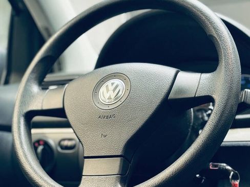 Used 2009 Volkswagen Rabbit S image 19