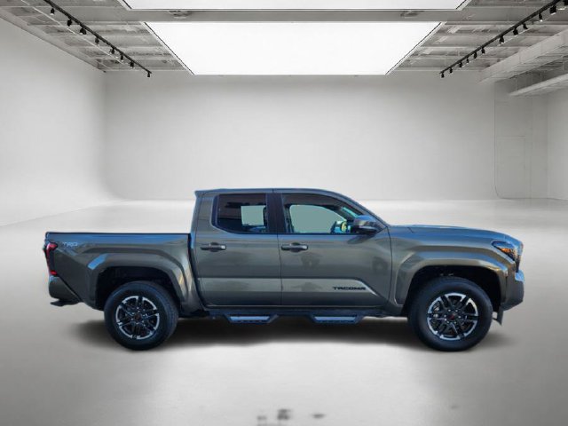 Used 2025 Toyota Tacoma TRD Sport AWD/4WD image 7