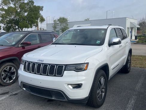 Used 2017 Jeep Grand Cherokee Limited w/ Luxury Group II image 2
