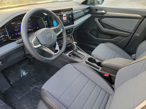 New 2025 Volkswagen Jetta SE image 7