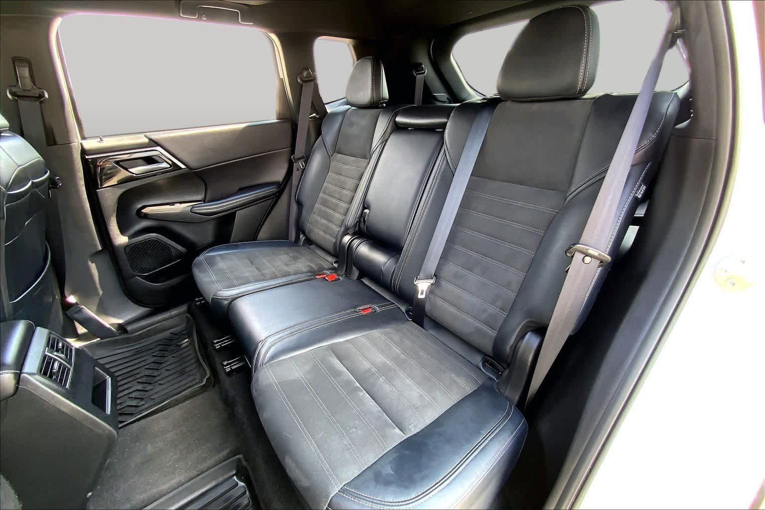 Used 2024 Mitsubishi Outlander SE Black Edition FWD image 20