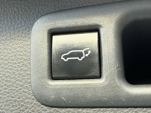 Certified 2023 Toyota Highlander XLE image 39