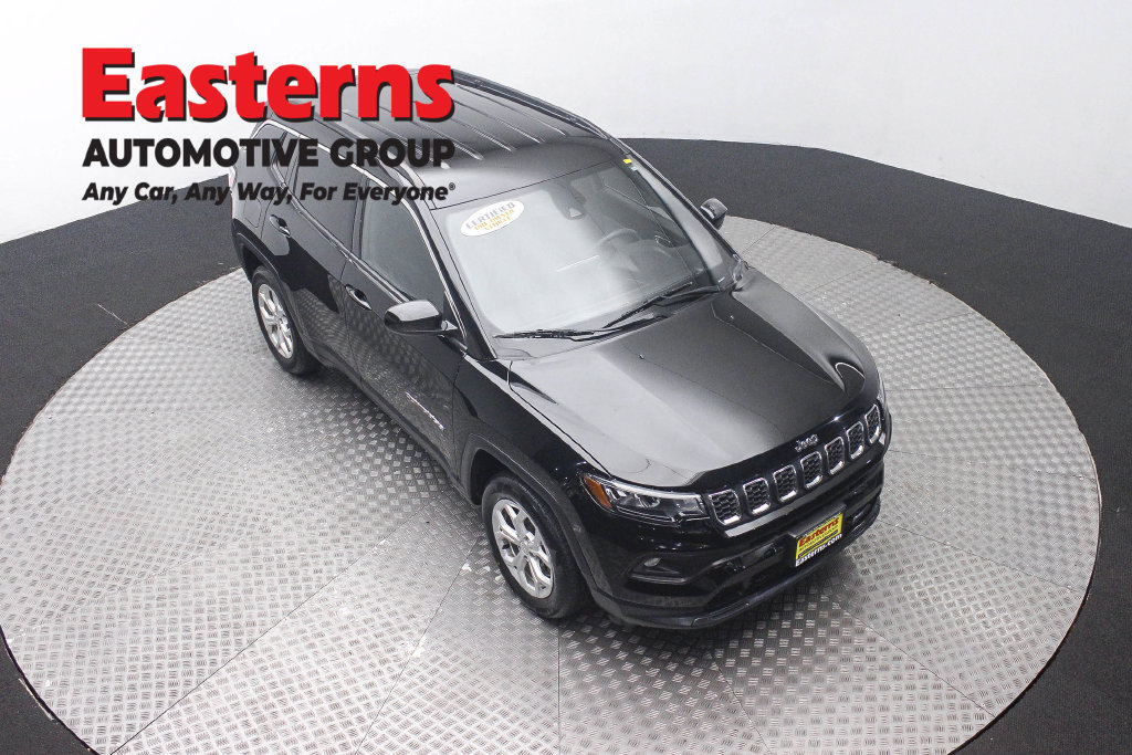 Used 2024 Jeep Compass Latitude AWD/4WD image 5
