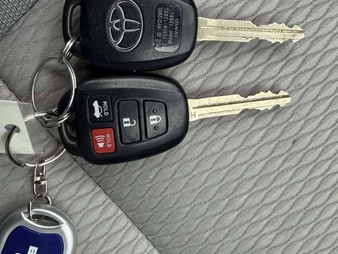 Used 2015 Toyota Corolla LE image 31