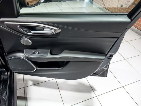 Used 2022 Alfa Romeo Giulia Veloce AWD/4WD image 28