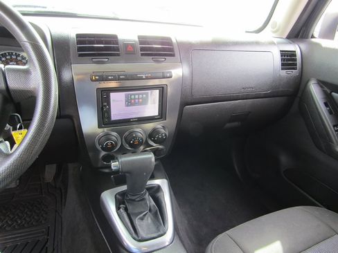 Used 2009 HUMMER H3T Adventure image 13