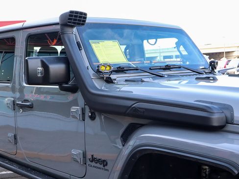 Used 2021 Jeep Gladiator Sport image 16