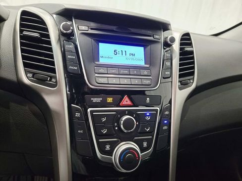 Used 2017 Hyundai Elantra GT image 20