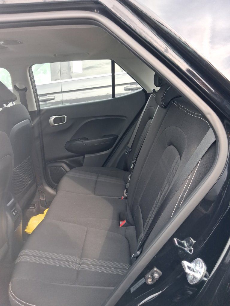 Used 2026 Hyundai Venue SEL FWD image 6