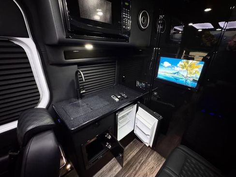 New 2025 Mercedes-Benz Sprinter 2500 image 9