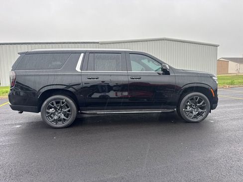 New 2026 Chevrolet Suburban LT w/ Comfort Package AWD/4WD image 9