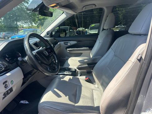 Used 2021 Honda Pilot Touring image 12