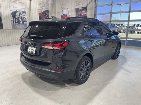 Used 2022 Chevrolet Equinox RS w/ RS Leather Package image 3