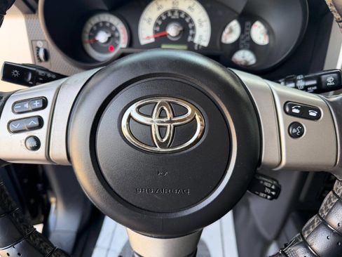 Used 2011 Toyota FJ Cruiser 4WD w/ Upgrade Pkg image 11