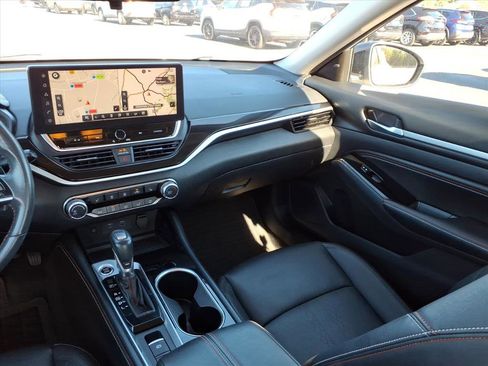 Used 2023 Nissan Altima 2.5 SR w/ SR Premium Package image 26