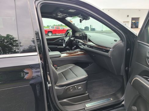 Used 2023 Cadillac Escalade ESV Premium Luxury AWD/4WD image 11