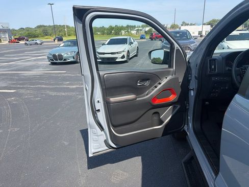 Used 2025 Nissan Frontier PRO-4X AWD/4WD image 13