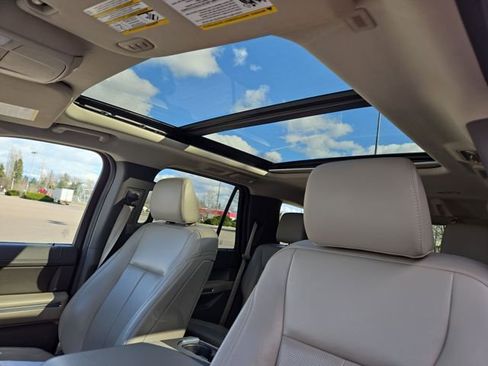 Used 2021 Ford Expedition XLT image 29