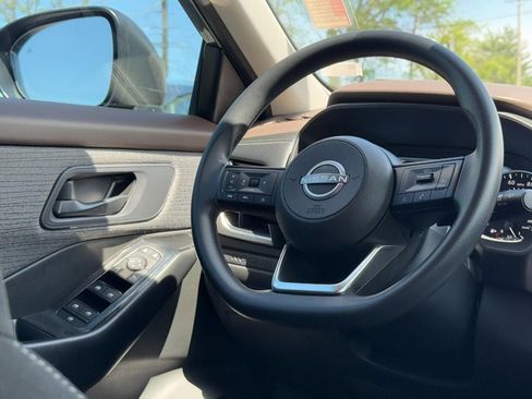 Used 2023 Nissan Rogue S FWD image 14