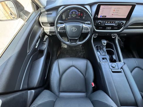 Used 2024 Toyota Grand Highlander XLE image 14