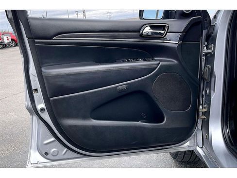 Used 2020 Jeep Grand Cherokee Overland image 25