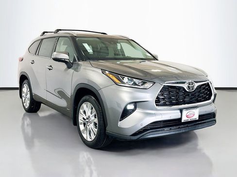 New 2026 Toyota Highlander Limited AWD/4WD image 3