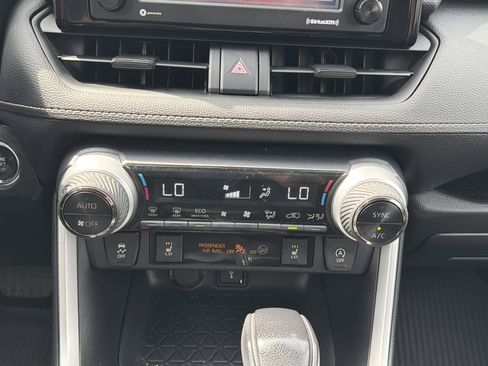 Used 2022 Toyota RAV4 XLE w/ Convenience Package image 21