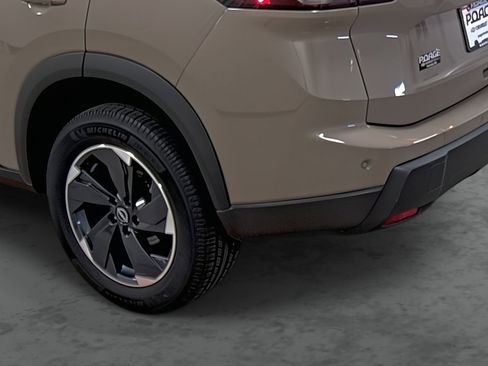 Used 2024 Nissan Rogue SV AWD/4WD image 9