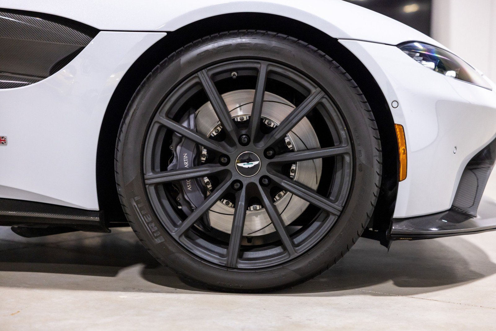 Used 2019 Aston Martin V8 Vantage Coupe RWD image 29
