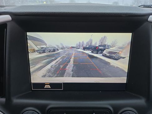 Used 2023 GMC Terrain SLT image 18