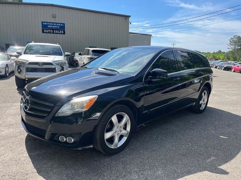 Used 2011 Mercedes-Benz R 350 4MATIC image 1