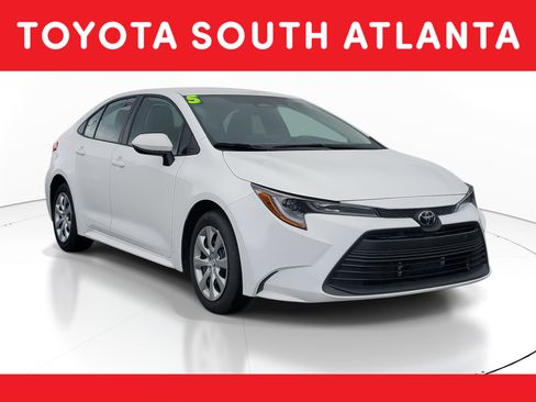 Used 2025 Toyota Corolla LE image 1